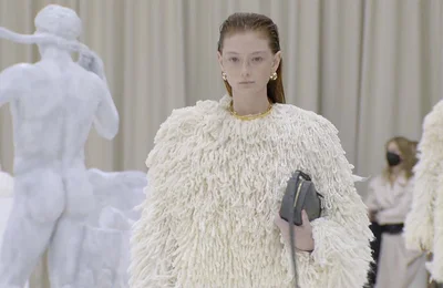 BST Thu Đông 2022 - Jil Sander: Sân khấu cho người phụ nữ trưởng thành