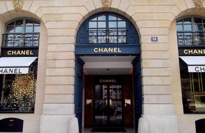 Các thương hiệu thời trang xa xỉ đóng cửa hàng tại Nga: Hiệu ứng domino
