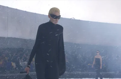 Balenciaga 360° Show Winter 22 - Đồng cảm cùng người dân Ukraine