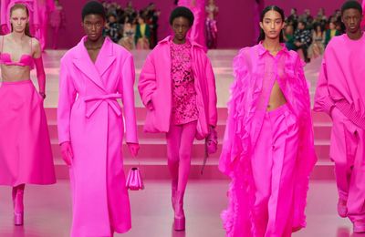 Valentino Thu Đông 2022 - Chỉ cần 1 sắc hồng nói lên đẳng cấp