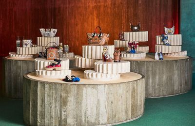 BST Thu Đông 2022 - Christian Louboutin: Đánh thức tình yêu nghệ thuật