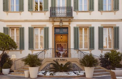 Cửa hàng thời trang theo mùa Chanel Saint-Tropez đã trở lại