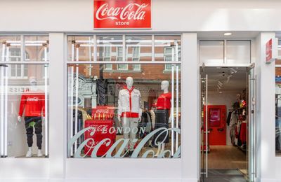London “chào đón” cửa hàng Coca Cola đầu tiên