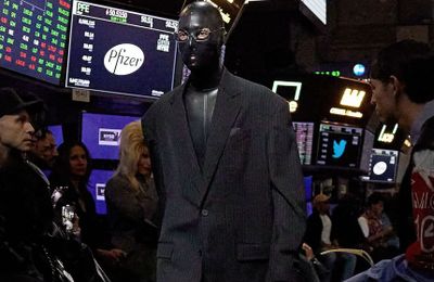 Balenciaga “chiếm đóng” sàn giao dịch chứng khoán New York
