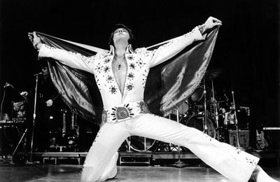 Huyền thoại Elvis Presley lên phim, với trang phục từ Prada thiết kế