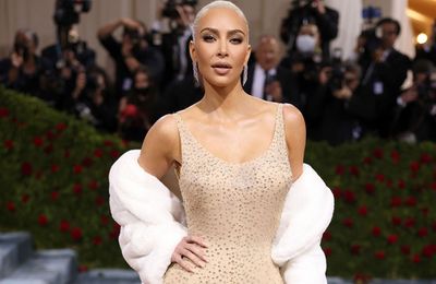 Thừa nhận ép cân cấp tốc để đi MET Gala, Kim Kardashian nhận chỉ trích dữ dội