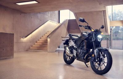 Honda CB250R 2022 được nâng cấp phuộc USD và màn hình LCD