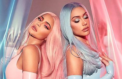 Kylie Jenner cùng bạn thân hợp tác ra mắt BST trang điểm mới