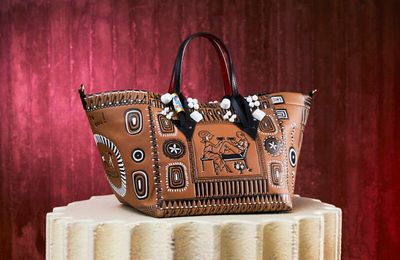 Christian Louboutin - GREEKABA: Lan tỏa tinh thần đam mê du ngoạn
