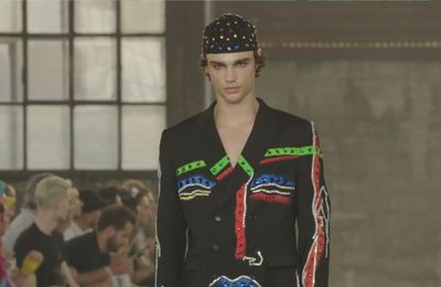 Moschino Xuân/Hè 2023 Menswear - Sống động cùng sắc màu sặc sỡ