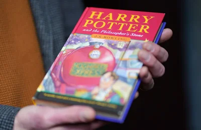 Tại sao cuốn truyện “Harry Potter và Hòn đá Phù Thuỷ” này lại có giá lên tới 5,8 tỷ đồng?