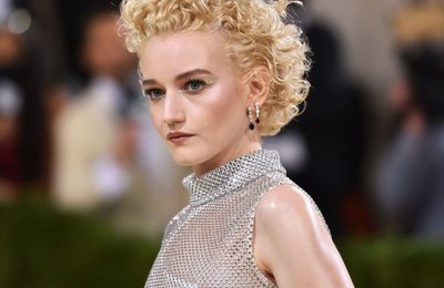 Ngôi sao của “Inventing Anna” được mời vào vai diễn Madonna