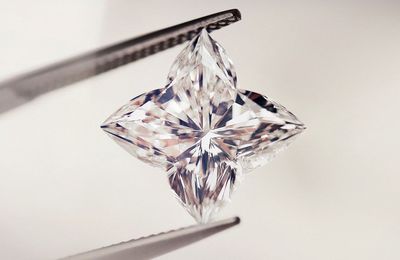 Cận cảnh chi tiết BST kim cương mới của Louis Vuitton