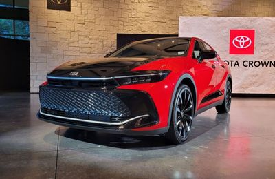 Toyota Crown 2023 chính thức trình làng
