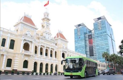 Đến năm 2050, Việt Nam sẽ sử dụng 100% phương tiện giao thông chạy điện và năng lượng sạch