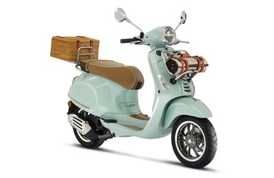 Vespa Primavera Pic nic - Người bạn đồng hành trong dịp dã ngoại mùa hè