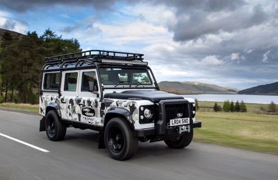 Land Rover Classic giới thiệu Defender Works V8 Trophy II, giới hạn 25 chiếc