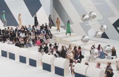 Giambattista Valli Couture Thu Đông 2022: Những cô nàng ngọt ngào