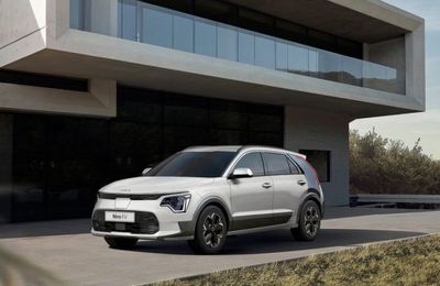Kia Niro 2023 - Mẫu SUV cỡ nhỏ vừa chính thức chốt giá từ 30.258 USD