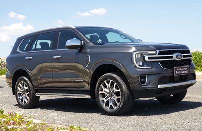 Bản cao cấp nhất Ford Everest Titanium Plus 2.0L Bi-turbo 10AT 4x4