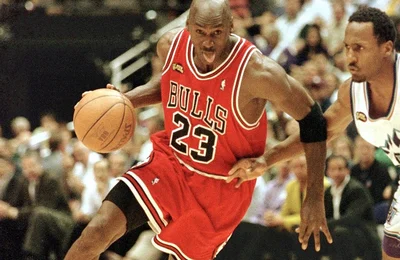 Chiếc áo thi đấu năm 1998 của Michael Jordan được đấu giá 117 tỷ đồng