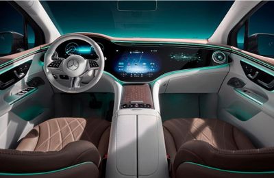 Mercedes-Benz EQE SUV lộ ảnh nội thất trước khi ra mắt