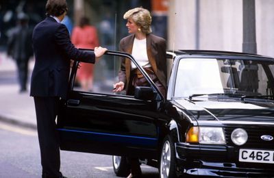 Chiếc xe Ford Escort RS2 Turbo 1985 của Công nương Diana được đưa ra đấu giá
