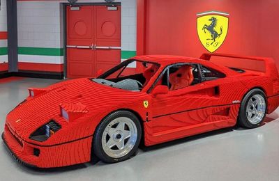 LEGO Ferrari F40 kích thước thật được trưng bày tại LEGOLAND California
