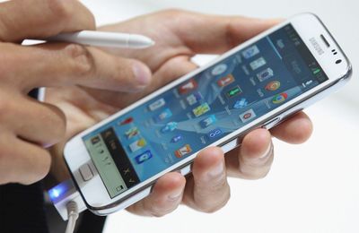 “Bắt chước” Apple, Samsung Group có kế hoạch ngừng cung cấp phụ kiện sạc đi kèm điện thoại