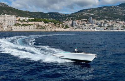Riva El-Iseo - Siêu phẩm chạy điện đầu tiên từ tập đoàn Ferretti