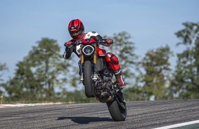 Ducati Monster SP phiên bản thể thao hơn, mạnh hơn của Monster