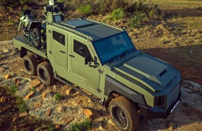 Toyota Land Cruiser độ 6 bánh, bọc thép ra mắt tại Nam Phi