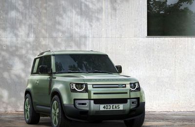 Land Rover Defender 75th Limited Edition có giá từ 6,699 tỷ đồng