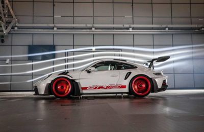 Porsche 911 GT3 RS 2023: Xe đua đường phố hấp dẫn