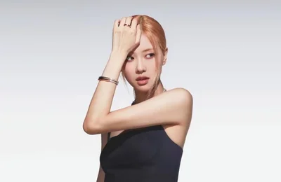 Đại sứ thương hiệu Rosé trong chiến dịch quảng cáo Tiffany Lock
