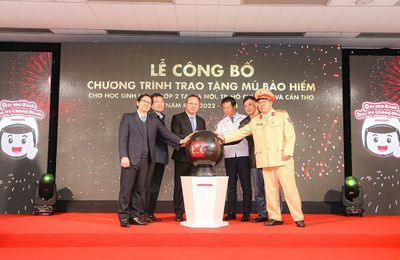 Honda Việt Nam trao tặng hơn 600.000 mũ bảo hiểm cho học sinh lớp 1 và lớp 2