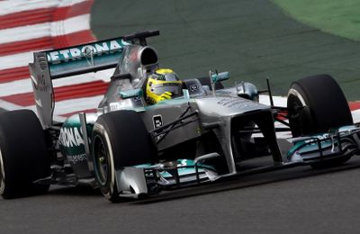 Bán đấu giá Mercedes-AMG Petronas F1 đầu tiên của Lewis Hamilton