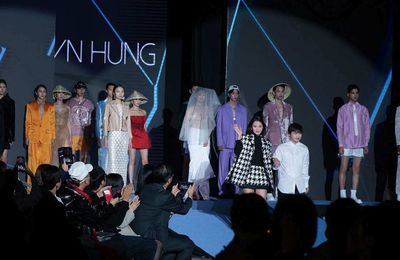 Show TRAN HUNG Xuân Hè 2024 diễn ra tại Gangnam Fashion Festa 2023