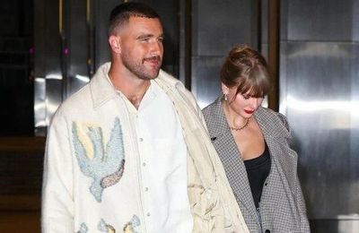 Taylor Swift công khai tay trong tay bên bạn trai mới