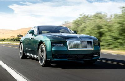 Ngồi thử Rolls-Royce Spectre giá từ 18 tỷ sắp về Việt Nam