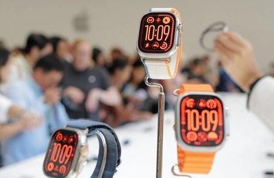 Apple Watch Ultra 2 - smartwatch màn hình sáng nhất