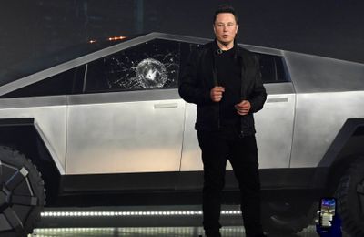 Elon Musk cảnh báo về xe bán tải động cơ điện Cybertruck của Tesla