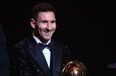 Siêu sao Messi và gia đình đổ bộ Paris, chuẩn bị cho hành trình lịch sử Quả Bóng Vàng
