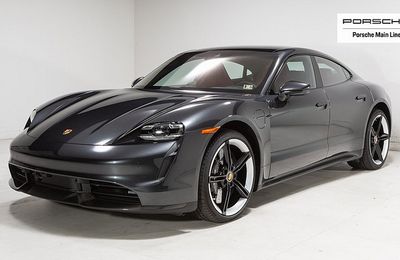 Porsche Taycan 2024 bản thể thao lộ diện với thiết kế như xe đua