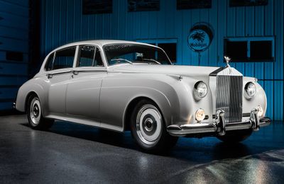 Ringbrothers tiết lộ Rolls-Royce Silver Cloud II cổ điển