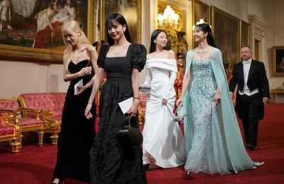 BLACKPINK tại Cung điện Buckingham: Đẹp lộng lẫy tựa công chúa