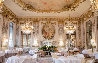 Bước vào khách sạn Le Meurice từng tổ chức tiệc cưới của Picasso