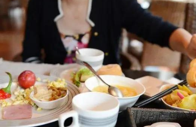 Người sống lâu không bao giờ làm 3 việc ngay lúc thức dậy, 3 việc sau bữa ăn và 3 việc trước khi đi ngủ
