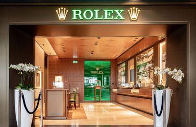 Rolex mua lại Bucherer: Bảo vệ thị trường hay tham vọng xâm chiếm ngành bán lẻ?
