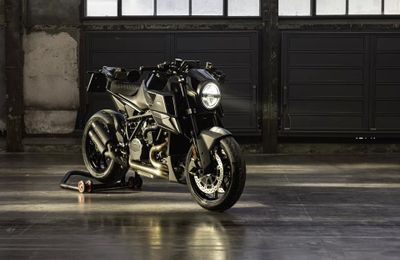 KTM 1290 Super Duke R EVO qua bàn tay Brabus
